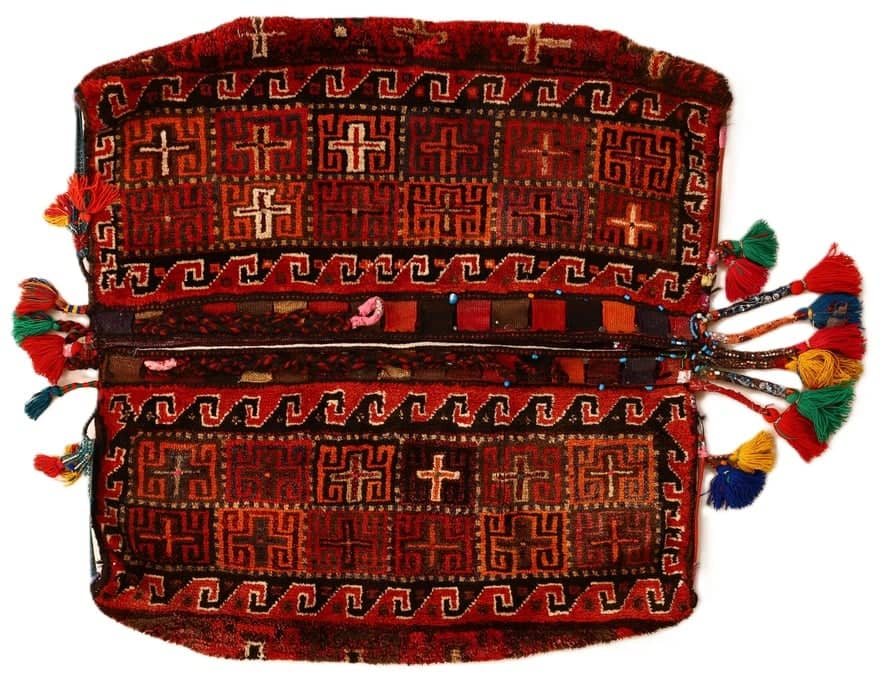 antique pocket pillow Ghashghai Carpet 138x127 - Image 1