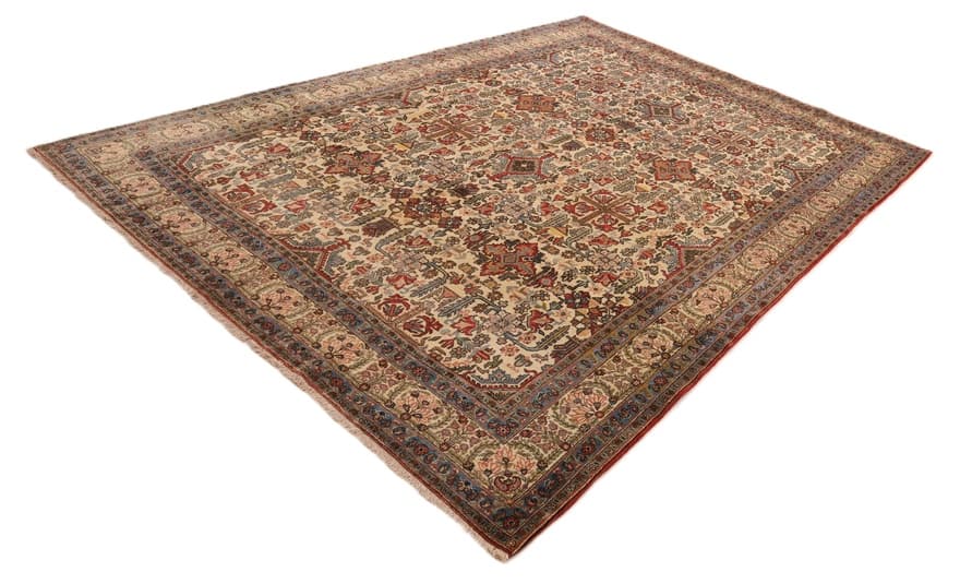 Qum Antique Carpet 325x220_1