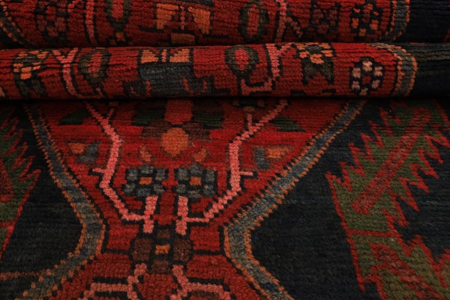 Der rote Läufer-Teppich aus Ardabil 378x105
