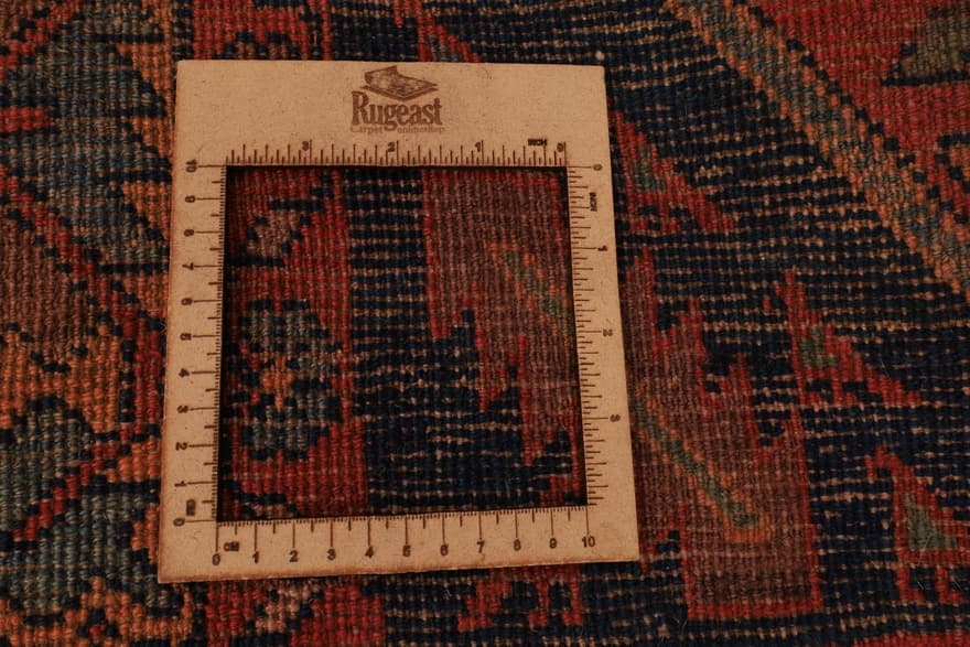 Der rote Läufer-Teppich aus Ardabil 378x105