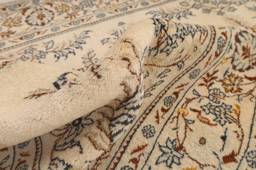 Kashan Tawasoli Carpet 160x102 - Image 3
