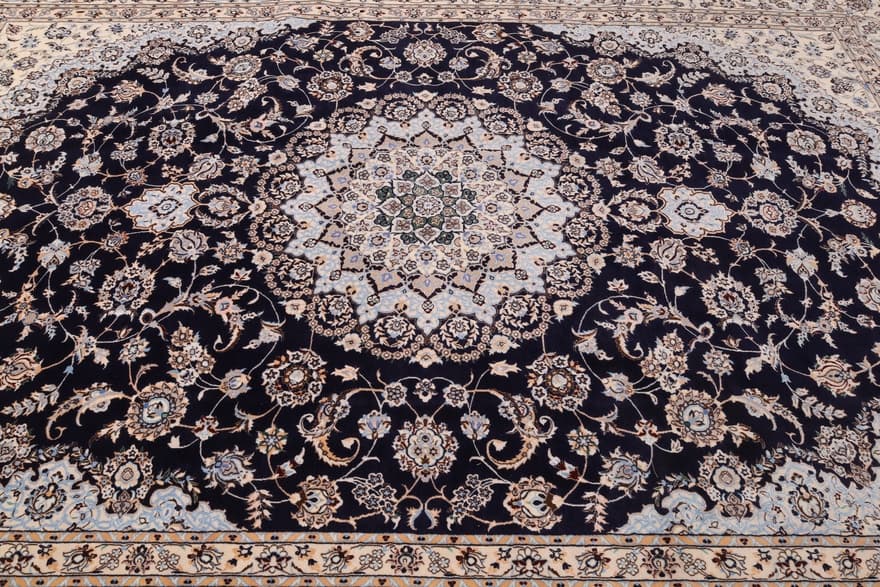 Nain 6 La -Teppich – dunkelblau handgewebt 378x257