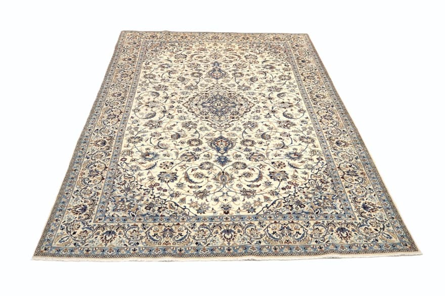 NAIN 9 La carpet 326x200