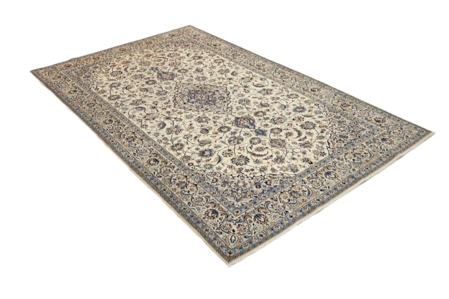 NAIN 9 La carpet 326x200