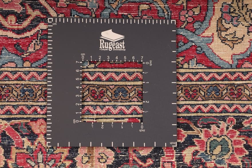 Antique Isfahan Carpet 203x142