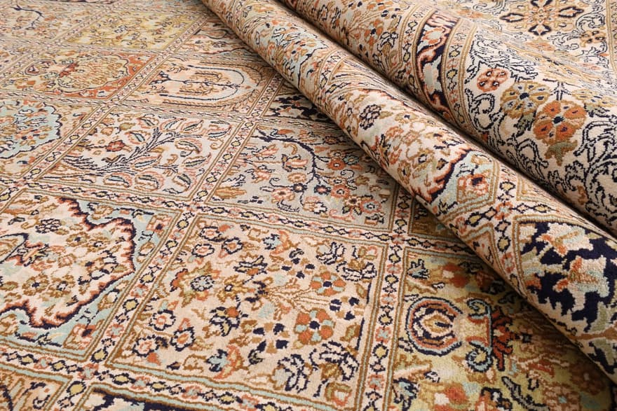 Kashmir SILK Carpet 370x275