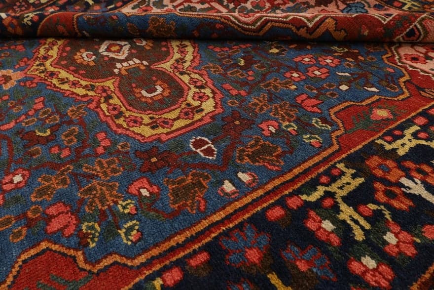 Antique Bakhtiar  Carpet  197x142 - Image 5