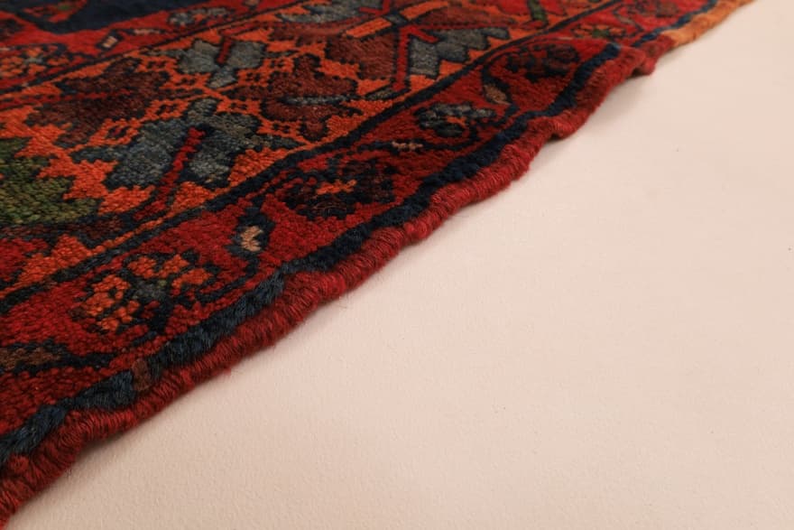 Der rote Läufer-Teppich aus Ardabil 378x105