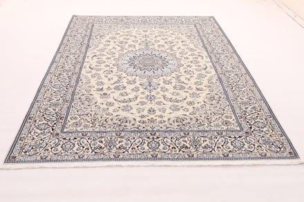 Nain9La 297x204 - alternate view