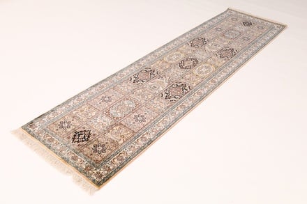 Kashmir SILK Carpet 302x80 - alternate view