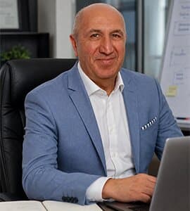 Alireza Bidabadi, managing director of Bidabadi GmbH and founder of Rugeast