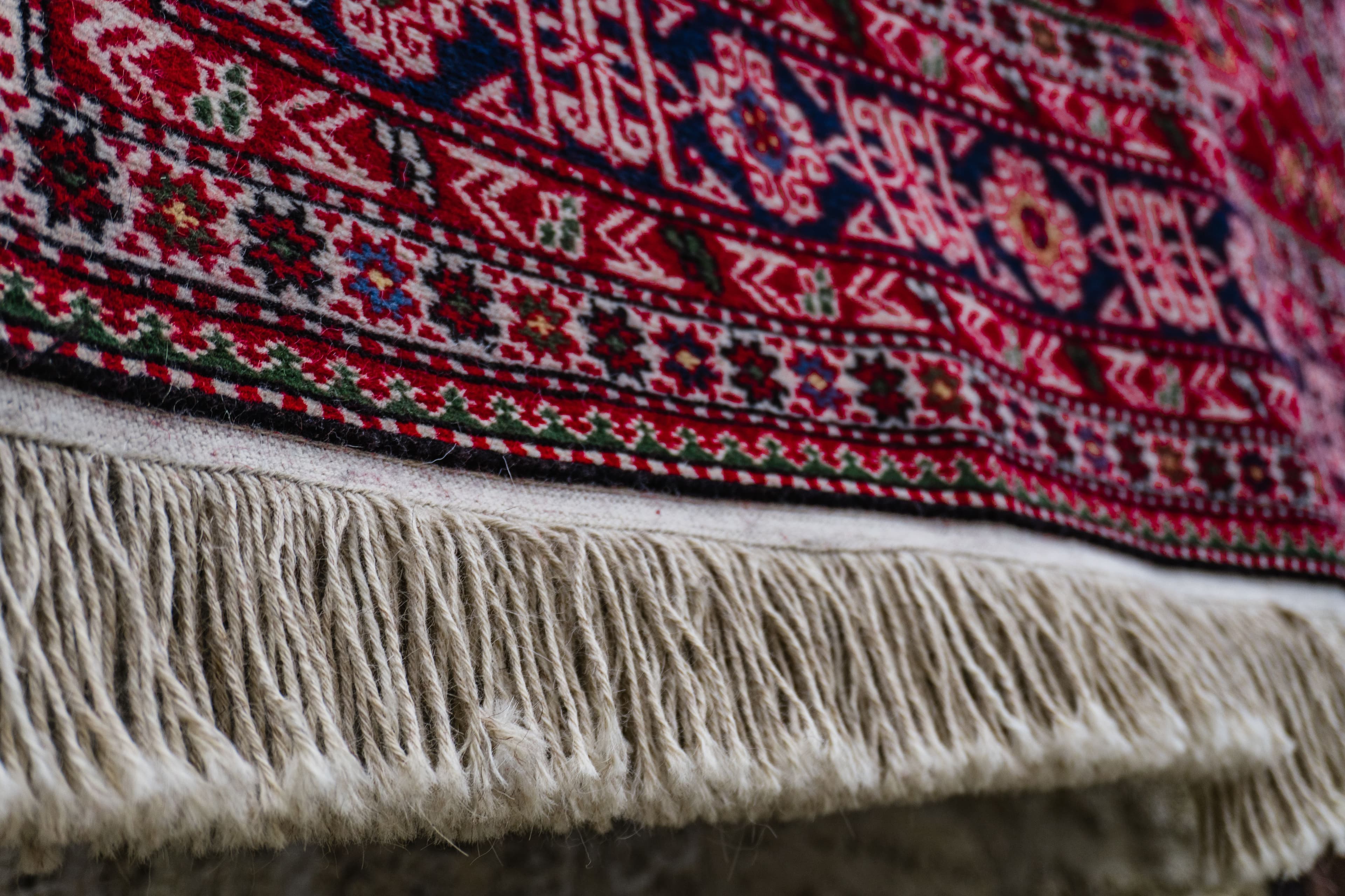 Meeting with Gol Farang pattern in Iranian carpet-rugeast
