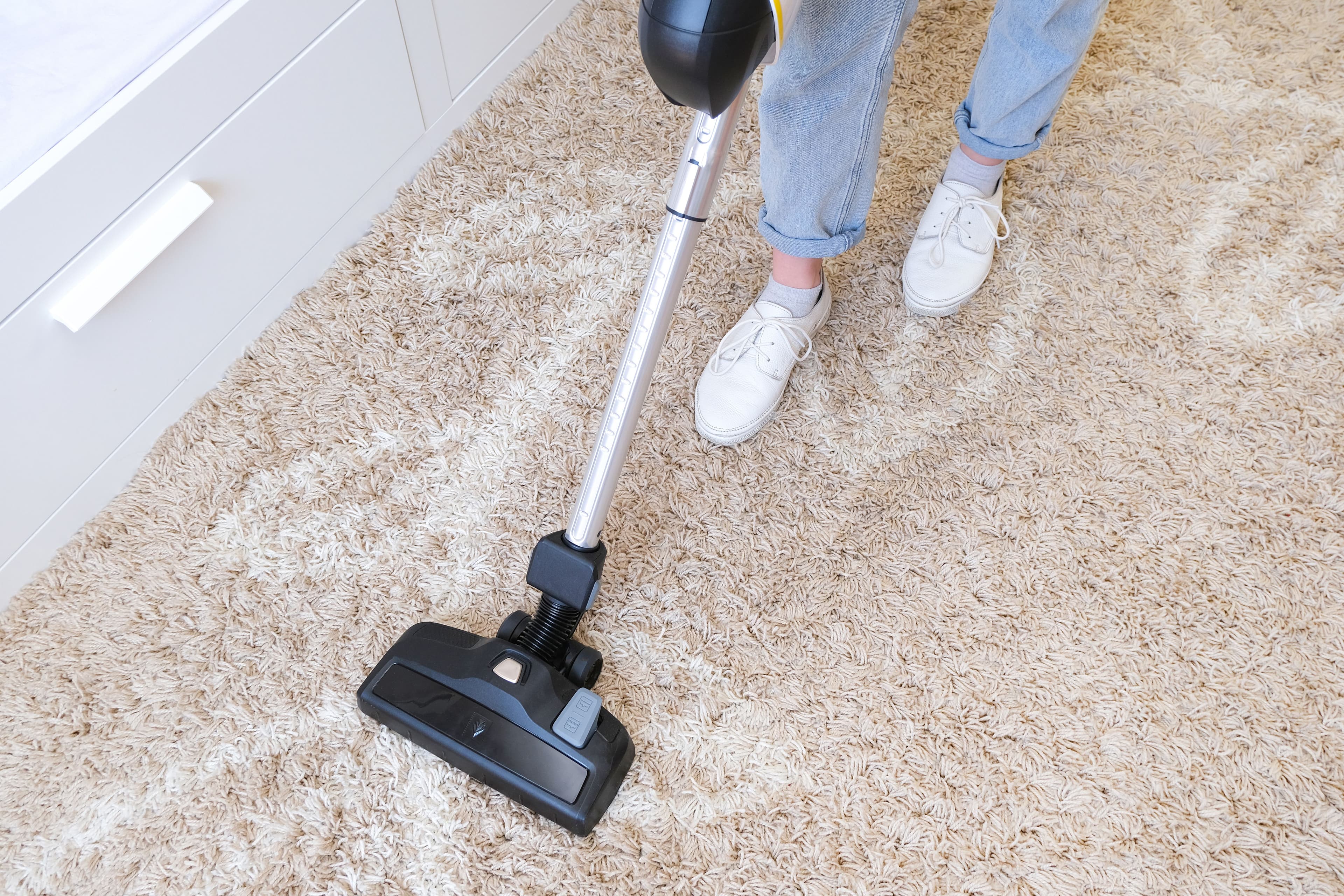 How to remove chewing gum from the carpet-rugeast