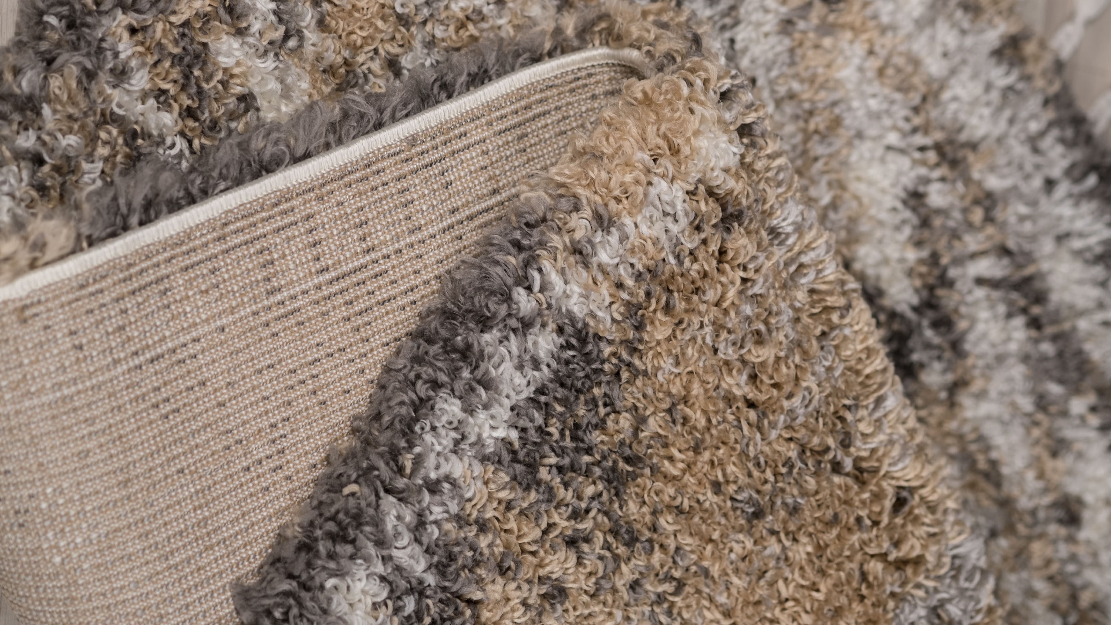 Maintain and clean flokati carpets like a pro-rugeast